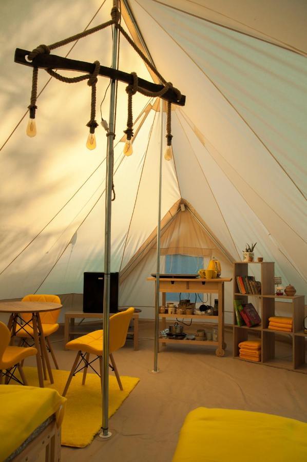Hotel Glamping Z Alpakami à Jankowice  Extérieur photo